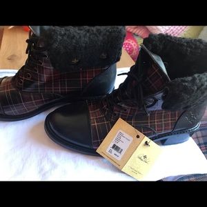 Leather books size 8.5 Brand new